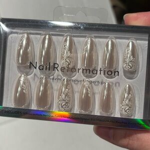 Nail Reformation Elegant Cream Floral Press-On Nails Wedding Bridal Nails